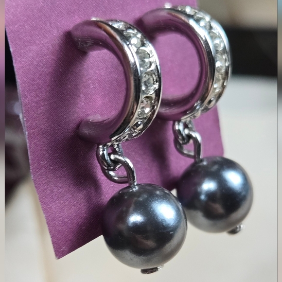 Silver Tone Rhinestones Gray Fuax Pearl Drop Earrings - Picture 12 of 17